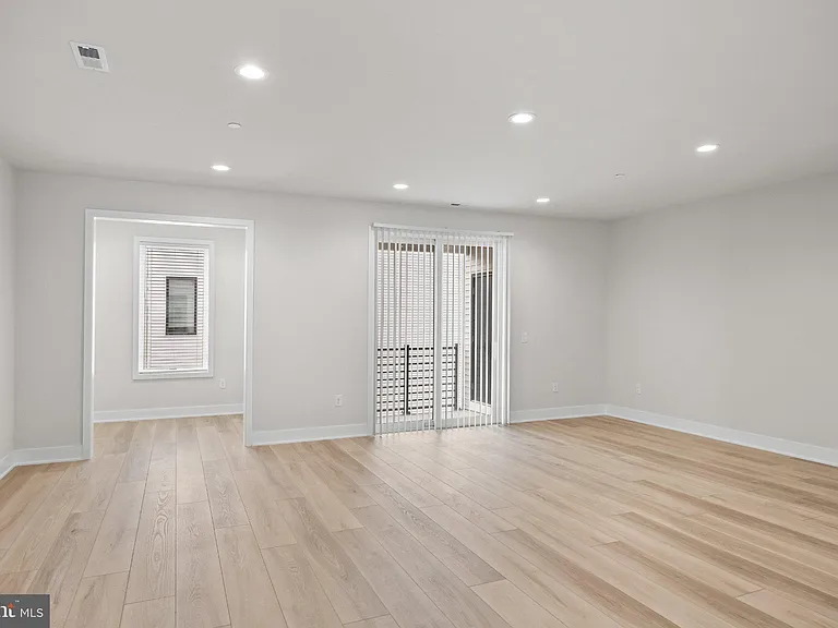 2150 Northbank Pl #143 — Photo 6