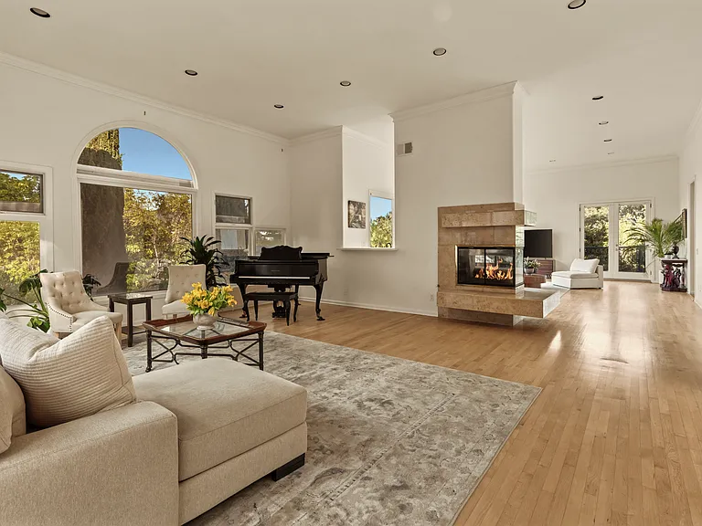 3780 Multiview Dr — Photo 11