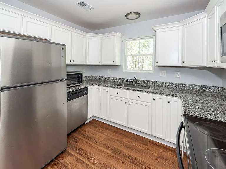 211 White St #B — Photo 11
