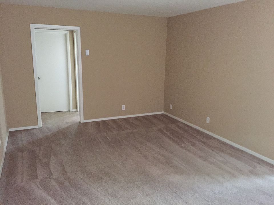 2nd image of 826 W Hill Ave APT 301