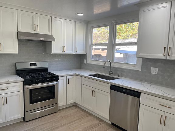 3rd image of 1109 Clinton St