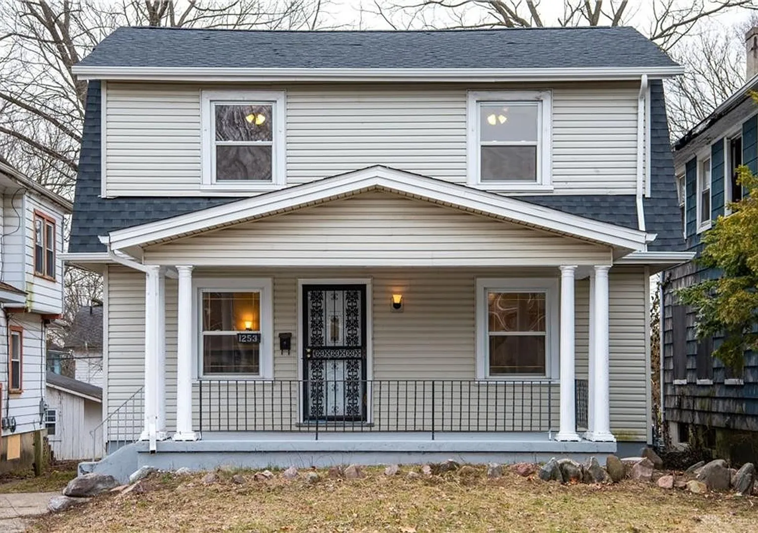 Great 3 bed 1 bath with large space recently updated near Princeton Park — Photo 1