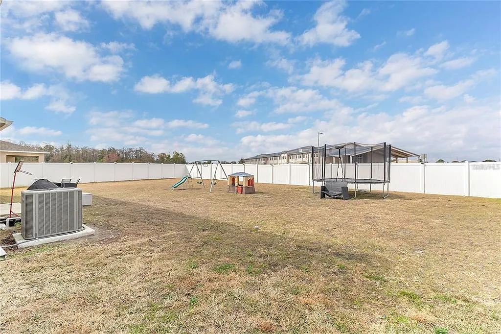 4 bed, 2.5 bath, 2168 sqft, $2,700 — Photo 3