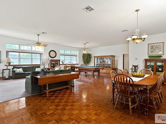 3rd image of 418 Powell Pl