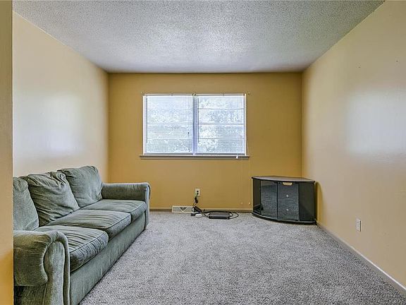3rd image of 1327 N 63rd Ter
