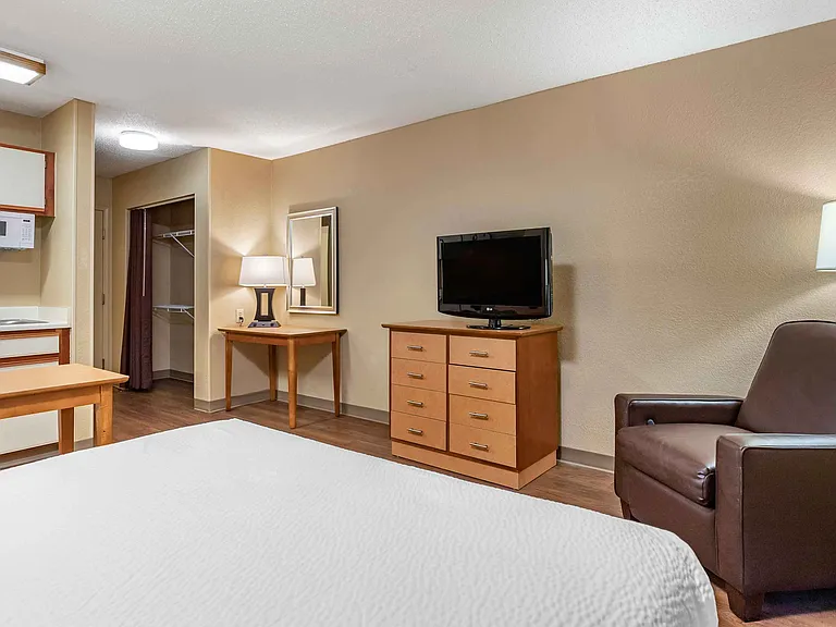 Studio Suite - 1 Queen Bed