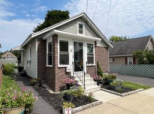 11 Apple St, Gloversville, NY 12078