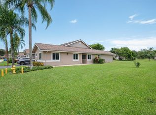 5200 W Lakes Dr, Deerfield Beach, FL 33442