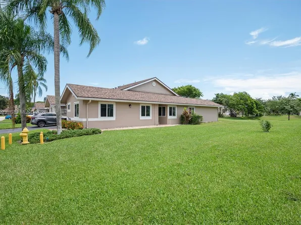 5200 W Lakes Dr, Deerfield Beach, FL 33442