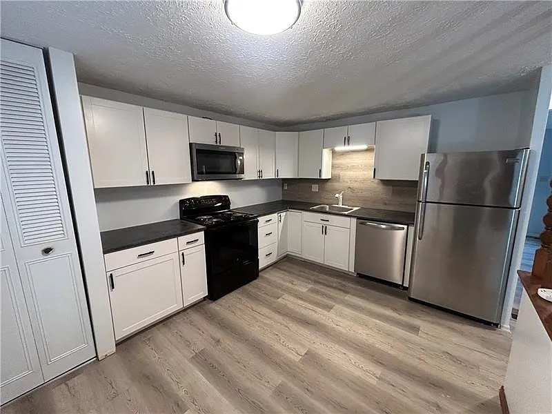 2 bed, 1.5 bath, 1044 sqft, $1,600 — Photo 3