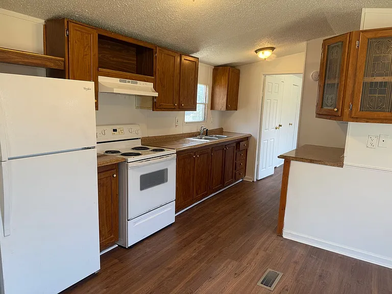 8 Darnell Dr — Photo 1