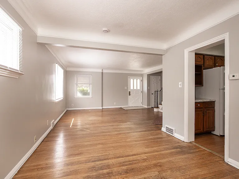 18121 Hiller Ave — Photo 6