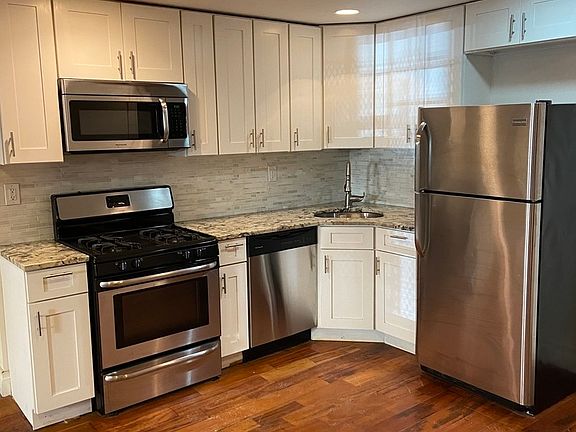 5th image of 412 Chauncey St #1