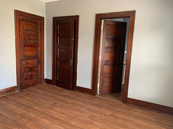 4th image of 137 S 14th St #137