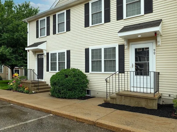 99 Boxberry Ln #99, Rockland, MA 02370