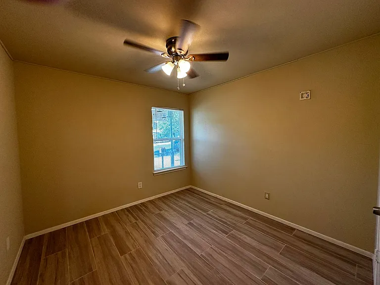 12207 Shropshire Blvd — Photo 12