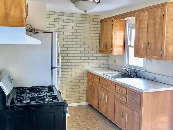 Updated kitchen with newer appliances and breakfast area