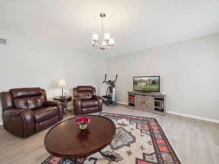 4976 Saddle Brook Ct — Photo 17