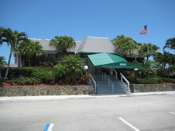 CLUB HOUSE