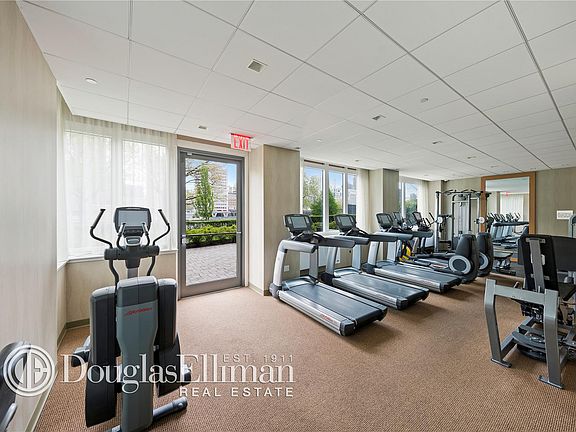 5th image of 415 Main St #Penthouse 1