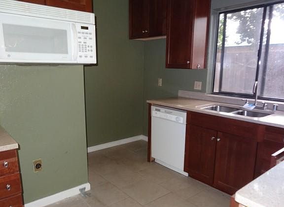 3rd image of 1255 Lincoln Rd APT 12