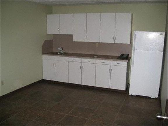 4th image of 2890 W Cedar St