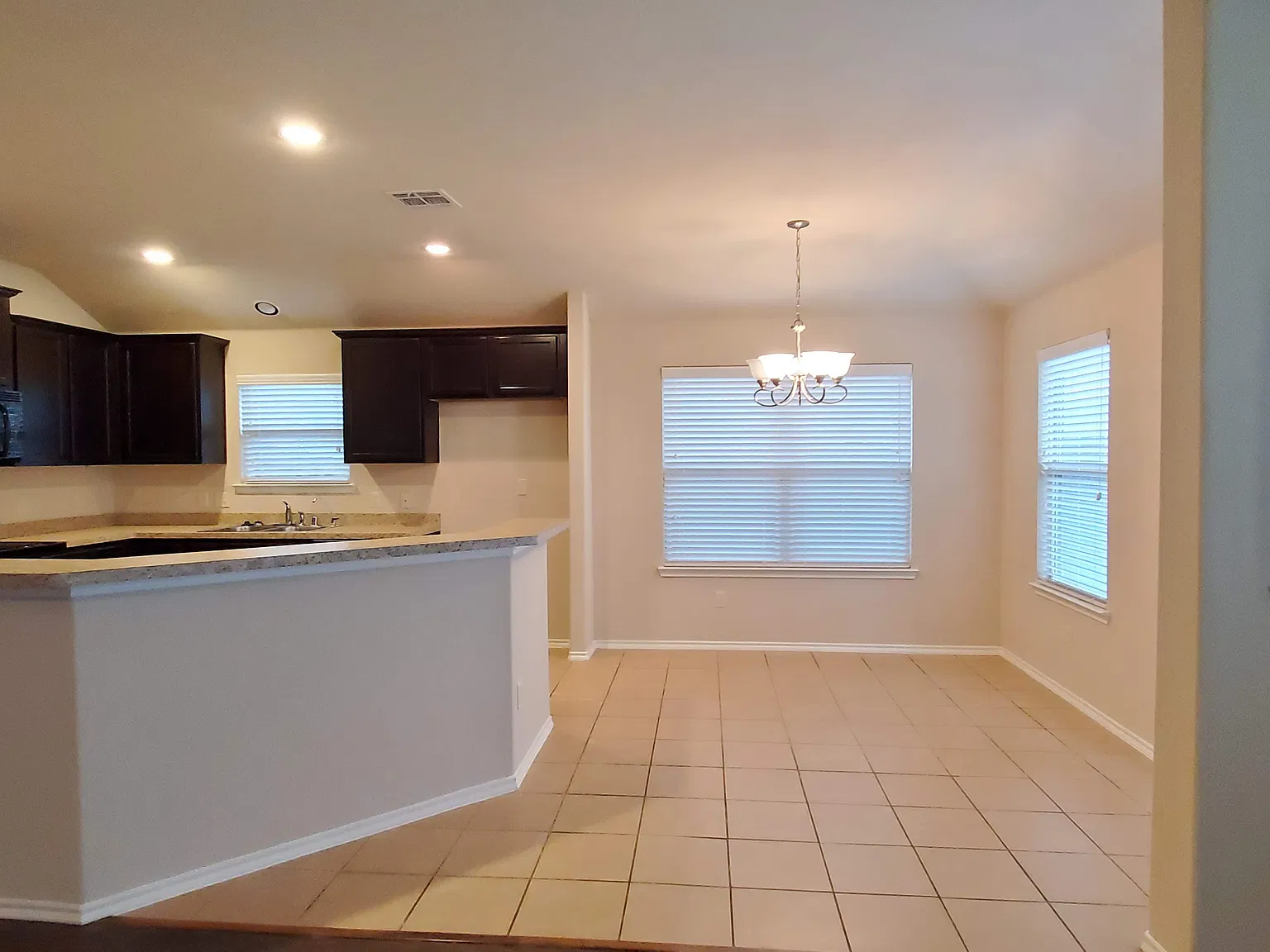 3 bed, 1664 sqft, $1,900 — Photo 4