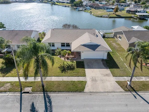 3162 Jackson Dr, Holiday, FL 34691