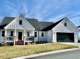 103 Hayes Ridge Ln, Mills River, NC 28759