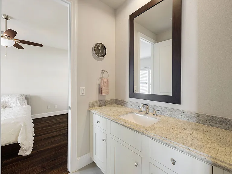 1519 Birdsall St — Photo 11