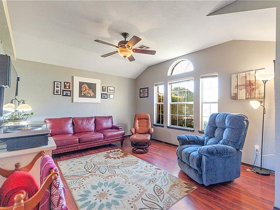 4th image of 1425 Buena Vista Cir