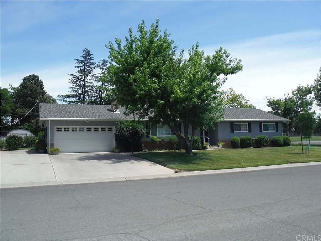 652 S Plumas St photo 1