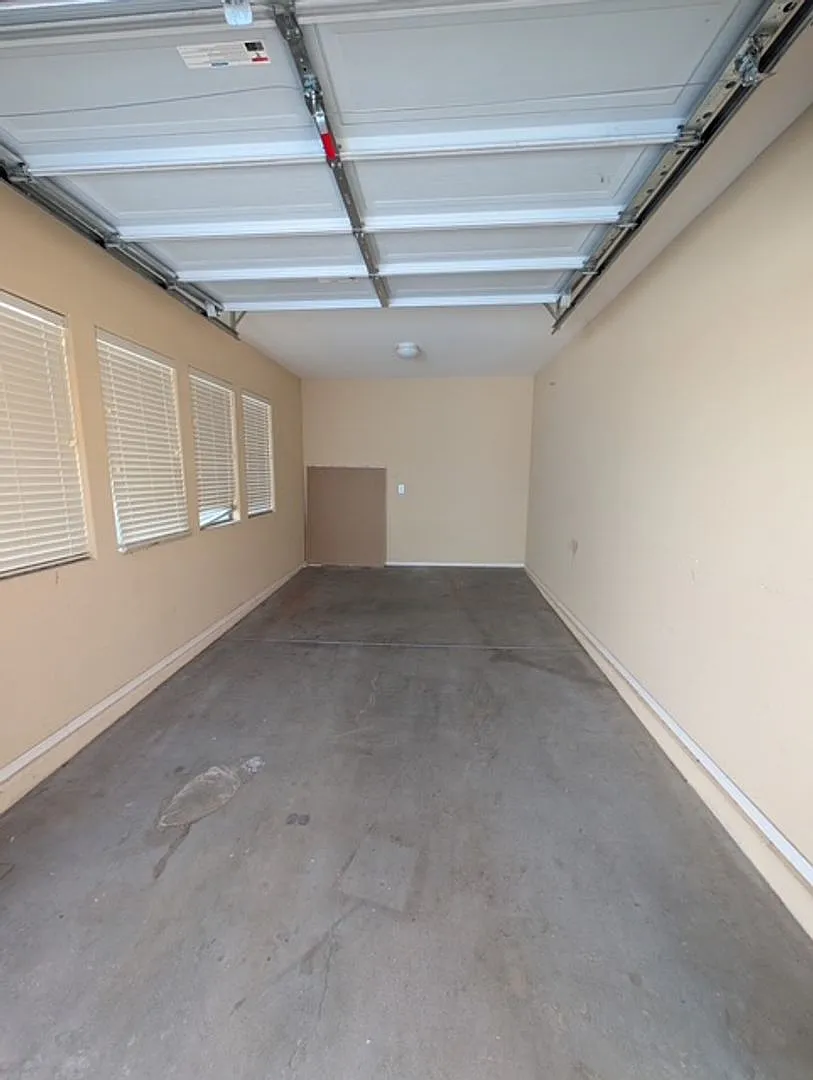 Beautiful Updated 5 Bed/3 Bath in Anthem — Photo 2