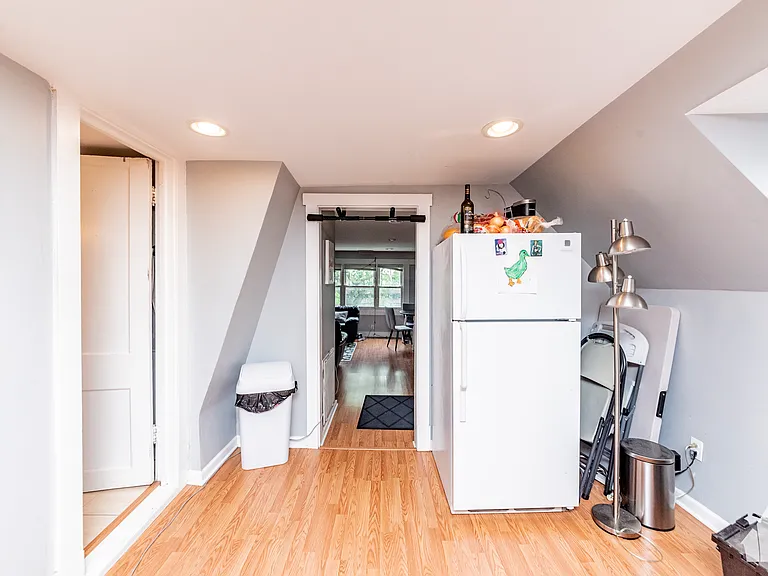 1332 W Barry Ave #3 — Photo 6