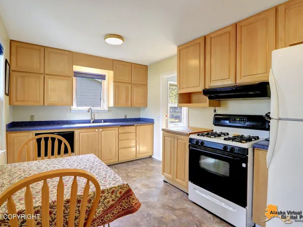 2451 Sprucewood St, Anchorage, AK 99508