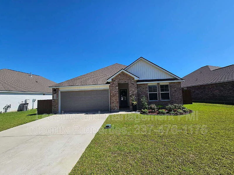 4 bed, 2.0 bath, $2,300 — Photo 2