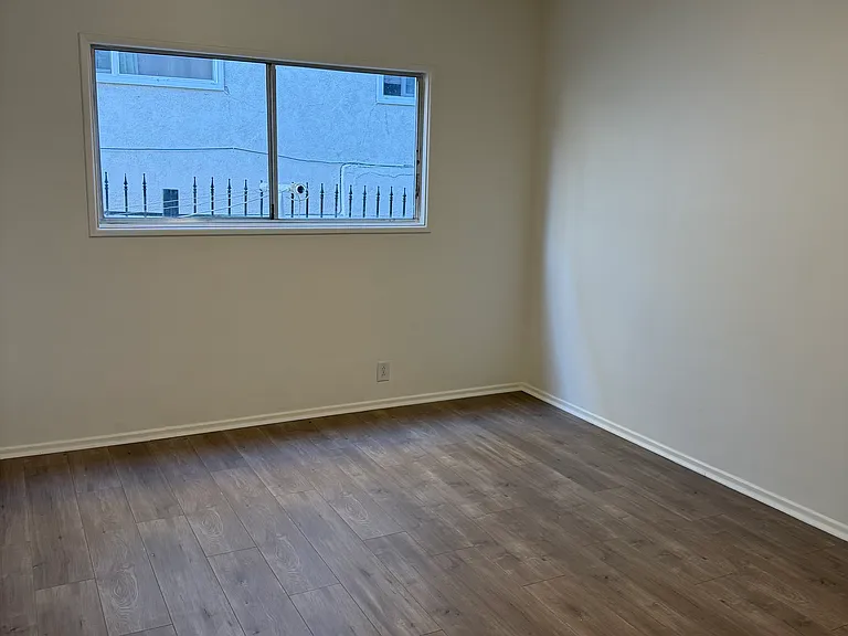 1742 N Mariposa Ave #3 — Photo 4
