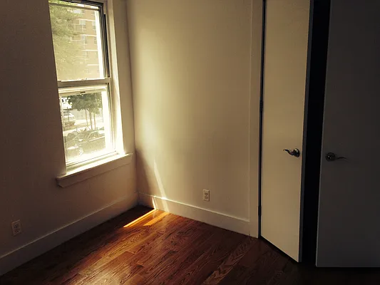 Rented by Premier Metro Realty Corp | media 41