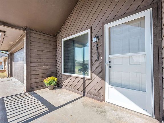 2nd image of 6133 SW Park Pl