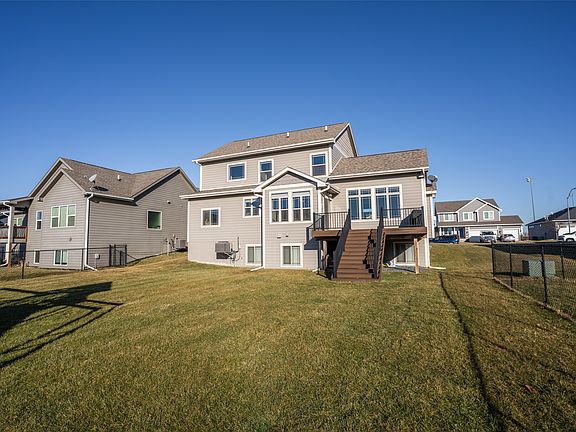 3rd image of 307 Aspen Dr NE