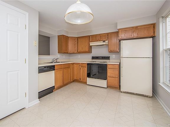 4th image of 3037 Montfort Loop