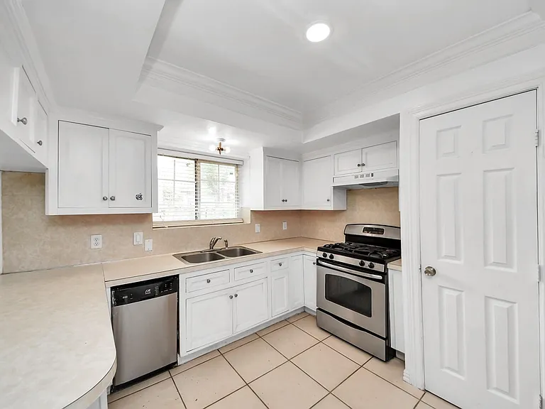 811 Hillcrest Dr — Photo 27