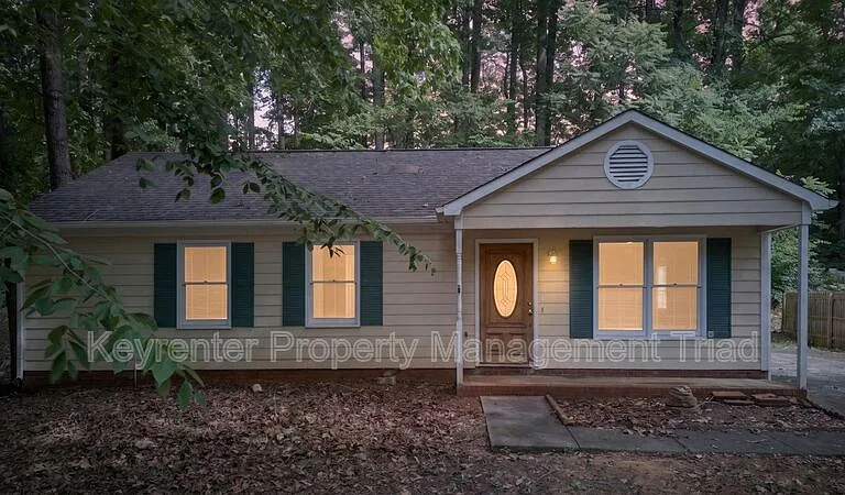 151 Laura Ave — Photo 6