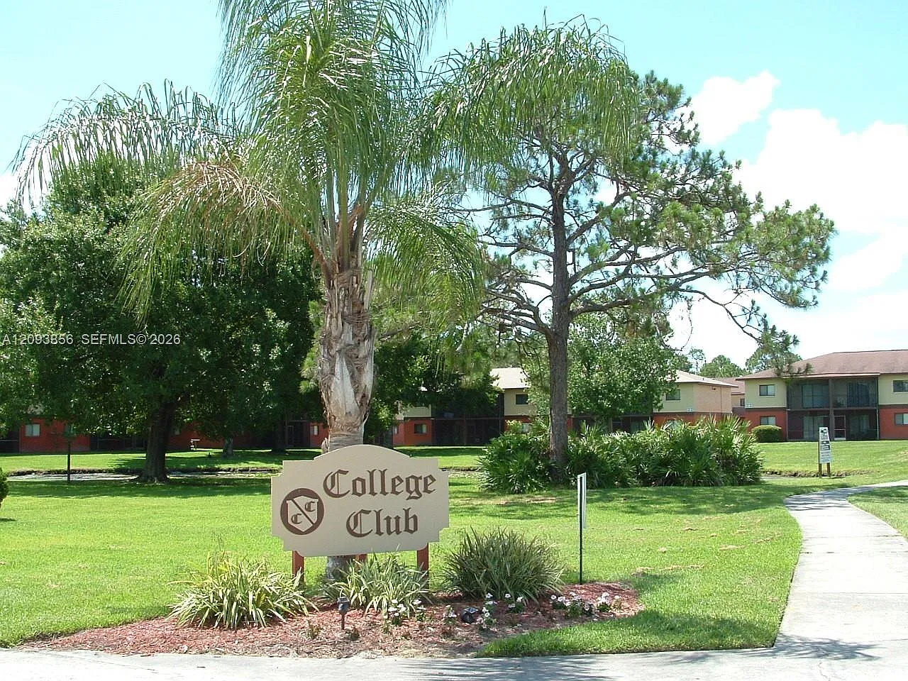 College Club — Photo 2