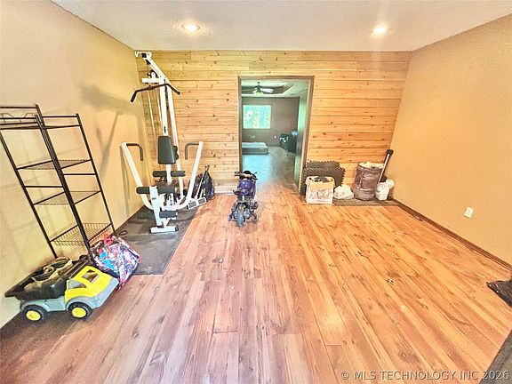 3rd image of 904 N Broadway St