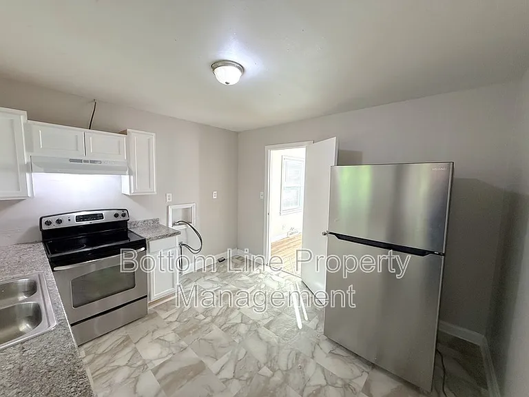 1408 Dean St — Photo 4