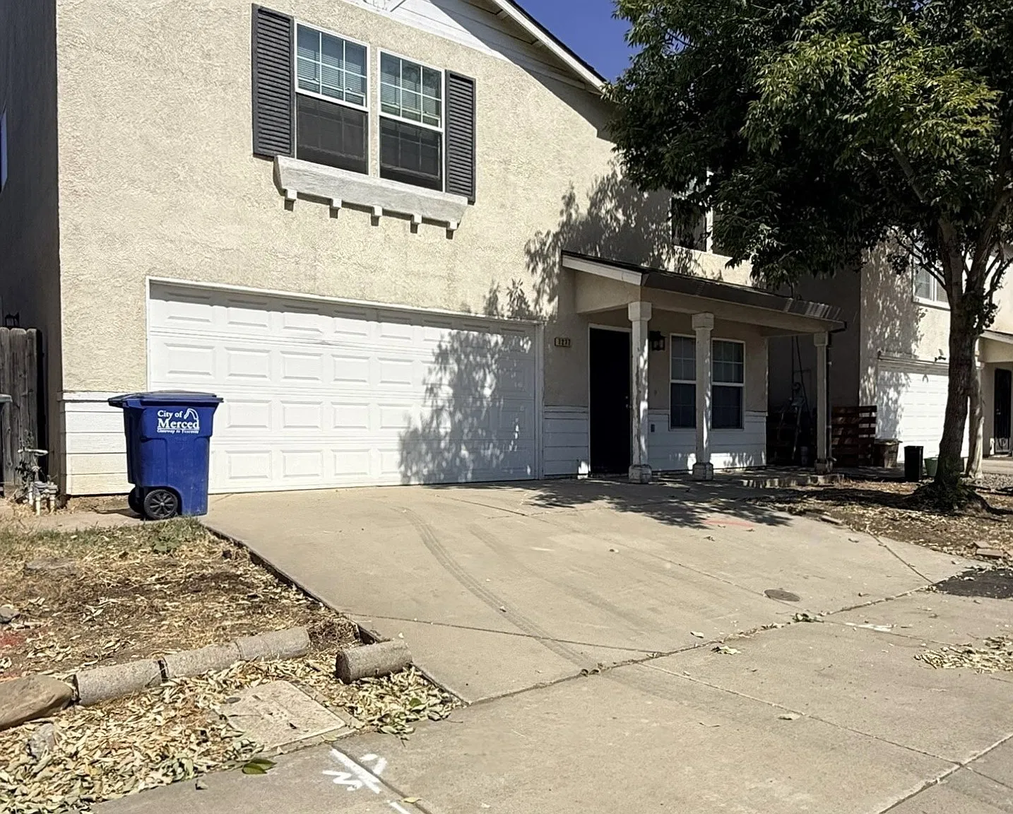3 bed, 2.5 bath, 2352 sqft, $2,200 — Photo 1