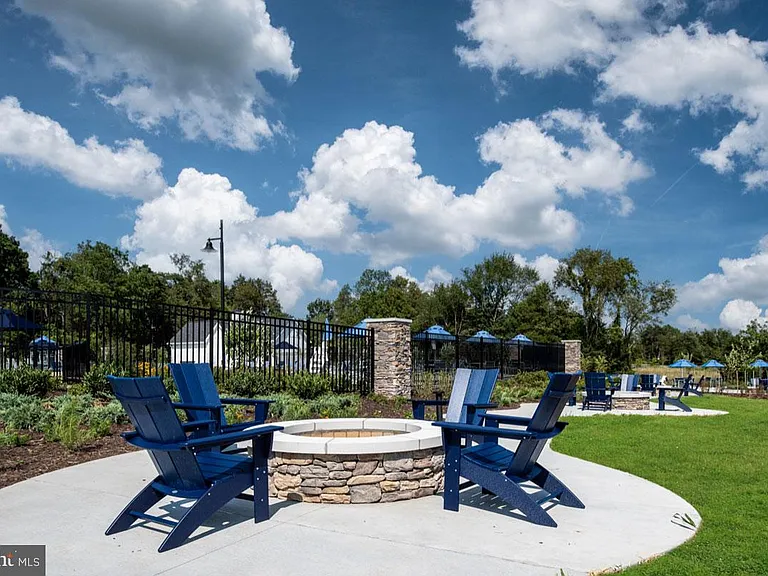 23297 Hastings Ridge Ct — Photo 89