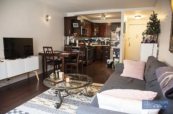 Rented by Chase Global Realty Corp | media 11