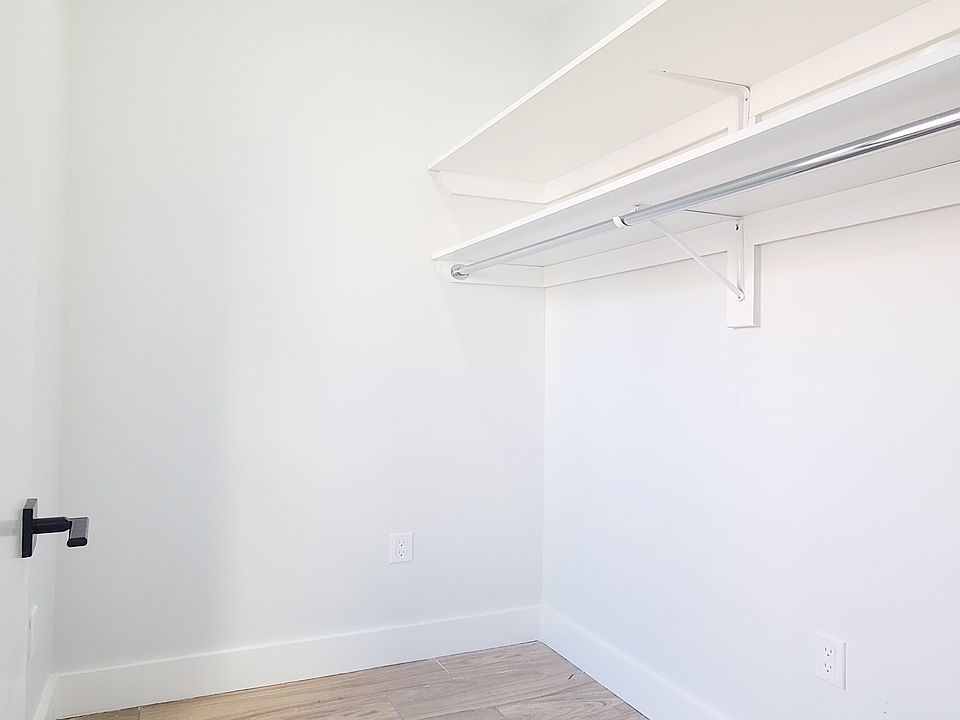 2nd image of 1695 Clay Ave #1C